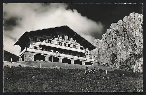 AK Chalet du Rgt. de Fribourg, Kinder vor der Berghütte