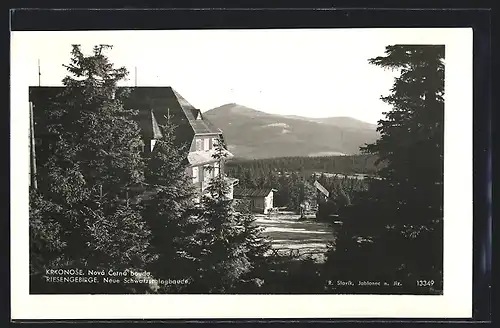 AK Neue Schwarzschlagbaude im Riesengebirge bei Sonnenschein