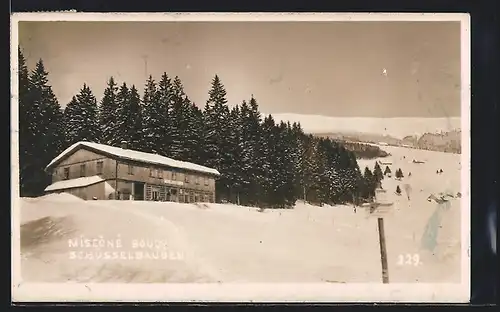 AK Schüsselbauden, Frontansicht der Berghütte