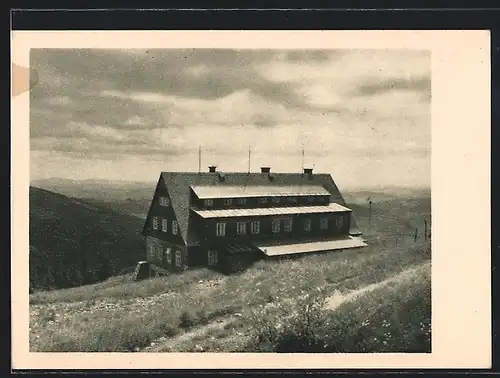 AK Dvoracka, Krkonose, Berghütte im Frühjahr