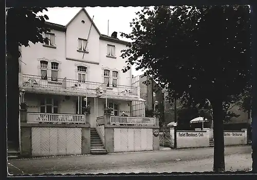 AK Bad Salzig, Hotel Weinhaus Link mit Besuchern auf der Terrasse