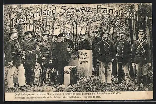 AK Pfetterhausen /O.-Els., Soldaten in Uniform an der Dreiländergrenze Deutschland-Schweiz-Frankreich