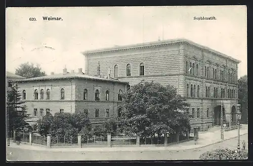 AK Weimar / Thür., Sophienstift mit Strassenpartie