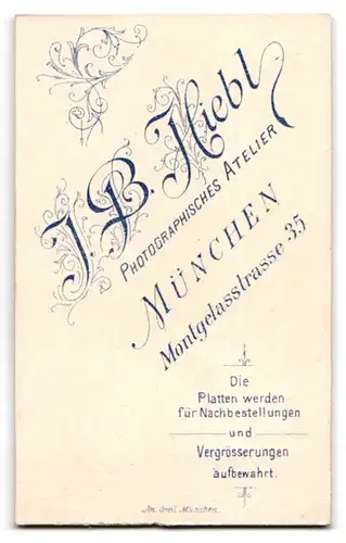 Fotografie J. B. Hiebl, München, Montgelas-Strasse 35, Bürgerlicher Herr mit gezwirbeltem Schnäuzer und hellem Hut