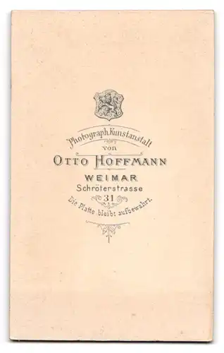 Fotografie Otto Hoffmann, Weimar, Schröterstrasse 31, Süsses Baby mit Spitzhut