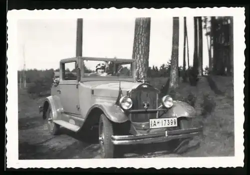 Fotografie Auto Opel 4 /20 (1930 /31), Hübsche Dame am Steuer, Kennzeichen Berlin