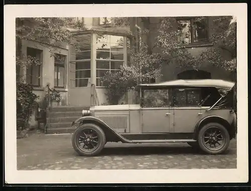 Fotografie Auto Fiat 509 (1926), PKW vor Villa stehend