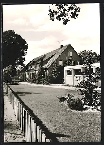 AK Kutenholz, Ortspartie mit Haus und Garten
