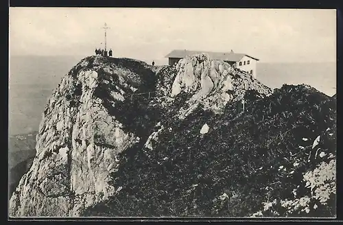 AK Hochfellnhaus, Berghütte und Gipfelkreuz
