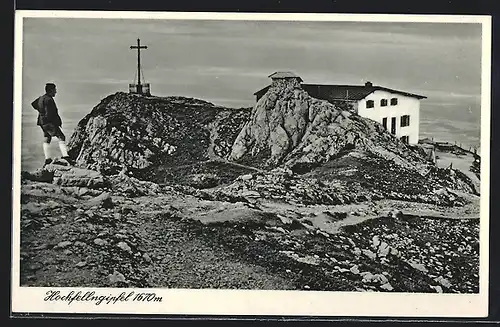 AK Hochfellnhaus, Berghütte, Wanderer, Gipfelkreuz