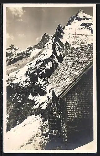 AK Hüfihütte, Berghütte mit Blick gegen Windgällen und Gross-Ruchen