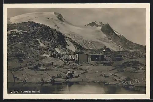 AK Fuorcla Surlej, Berghütte am Fusse des Gebirges