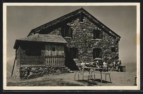 AK Piz-Sol-Hütte, Berghütte mit Panorama