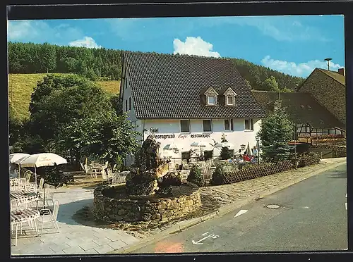 AK Simonskall /Eifel, Hotel-Restaurant Wiesengrund Fam. Simon mit Strasse