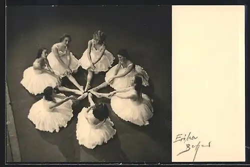 AK Ballett-Tänzerinnen sitzen im Kreis