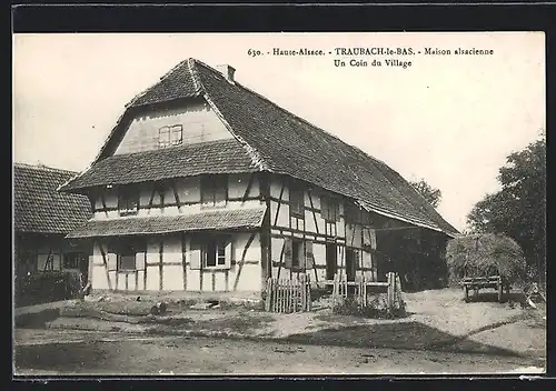 AK Traubach-le-Bas, Maison alsacienne, un Coin du Village