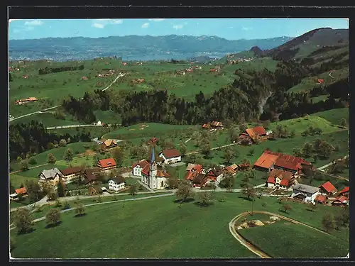 AK Finstersee, Ortsansicht mit Kirche und Blick auf den Zürichsee, Fliegeraufnahme