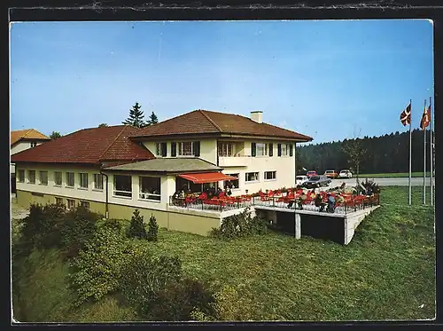 AK Utzigen, Das Restaurant Mänziwilegg mit Aussenbereich an einer Landstrasse