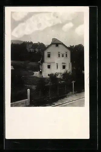 Foto-AK Wien, Umlaufgasse, Wohnhaus mit Garten