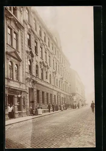 Foto-AK Wien, Bergsteiggasse 25, Wohnhaus und Geschäfte