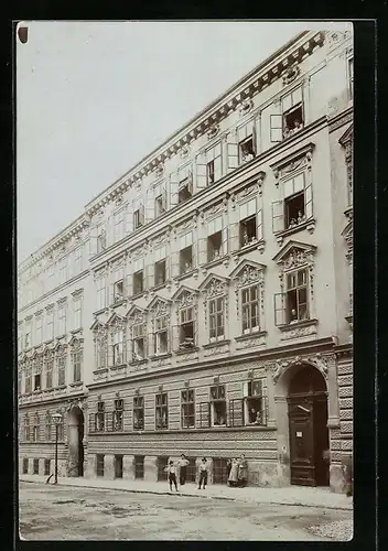 Foto-AK Wien, Thaliastrasse, Wohnhaus mit verzierter Fassade