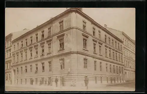 Foto-AK Wien, Ecke Rötzergasse und Rokitanskygasse, Wohnhaus
