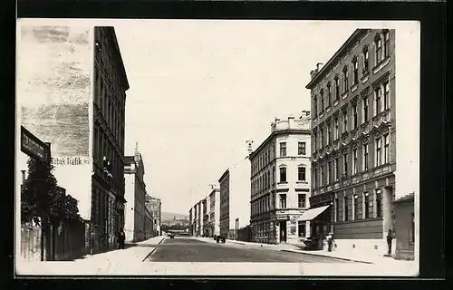 Foto-AK Wien, Albrechtskreithgasse, Wohnhäuser mit Geschäften