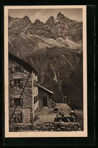 AK Kempter-Hütte, Berghütte mit Krottenspitzen in den Allgäuer Alpen