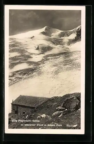 AK Alte Pragerhütte, Berghütte mit schwarzer Wand und hohem Zaun