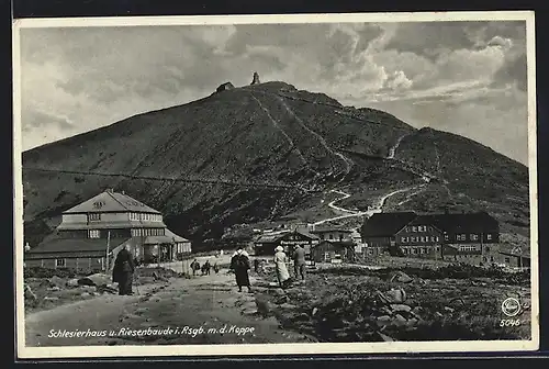 AK Riesenbaude, Ansicht mit Schlesierhaus und Schneekoppe