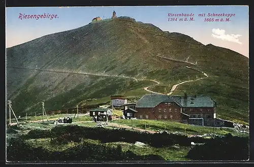 AK Riesenbaude mit Schneekoppe von der Wiese gesehen