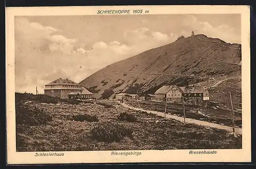 AK Riesenbaude, Riesenbaude und Schlesierhaus mit Schneekoppe