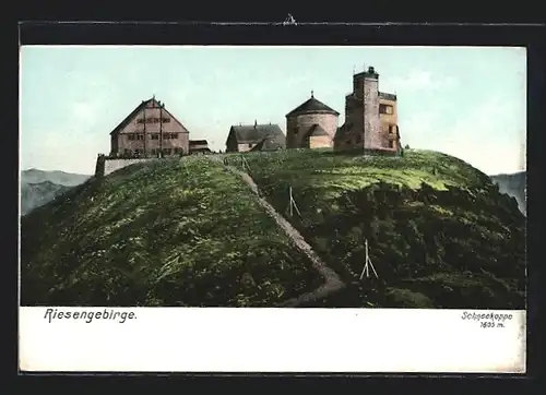 AK Schneekoppenhäuser im Riesengebirge bei grüner Wiese