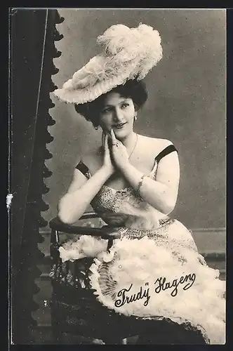 AK Tänzerin Trudy Hagens im Bühnenkleid