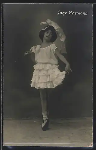 AK Tänzerin Inge Harmann im weissen Kleid
