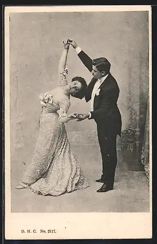 AK Elegantes Tanzpaar bei einer Drehung