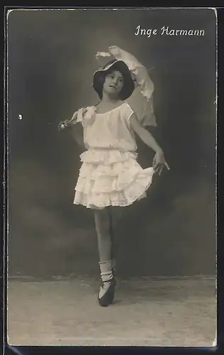 AK Tänzerin Inge Harmann im weissen Kleid