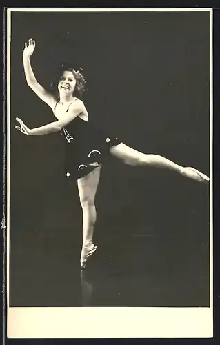 AK Tänzerin im schwarzen Kleid auf Spitze
