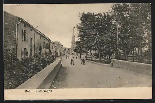 AK Delm, Strassenpartie mit Blick zur Kirche