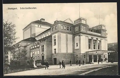 AK Stuttgart, Interimtheater mit Passanten und Denkmal