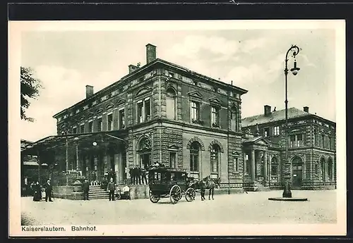 AK Kaiserslautern, Bahnhofansicht mit Kutsche