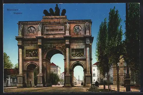 AK München, Siegestor mit Strasse