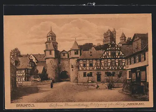 AK Braunfels, Marktplatz mit Tor und Hotel