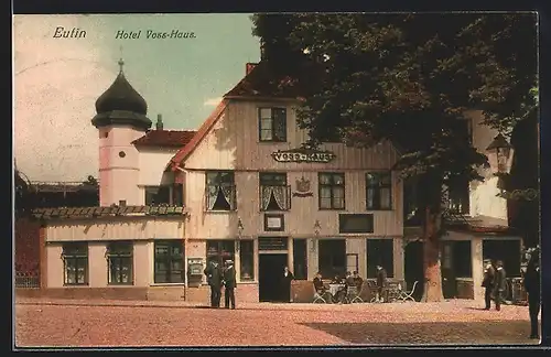 AK Eutin, Hotel Voss-Haus mit Gästen