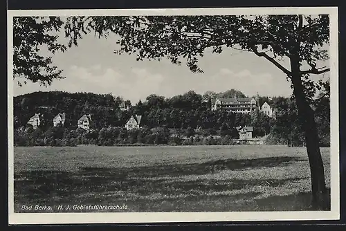 AK Bad Berka, Blick über die Wiese nach der H.J. Gebietsführerschule