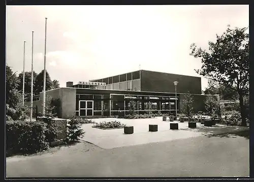 AK Hude / Oldenburg, Partie vor dem Hallenbad