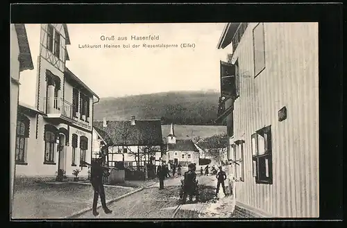 AK Hasenfeld /Eifel, Strassenpartie mit Fachwerkhaus