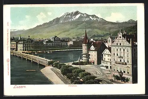 AK Luzern, Pilatus, Blick über die Brücke in die Stadt und en Berg im Hintergrund