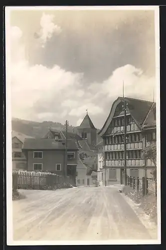 Foto-AK Appenzell, Strassenpartie mit Kirche