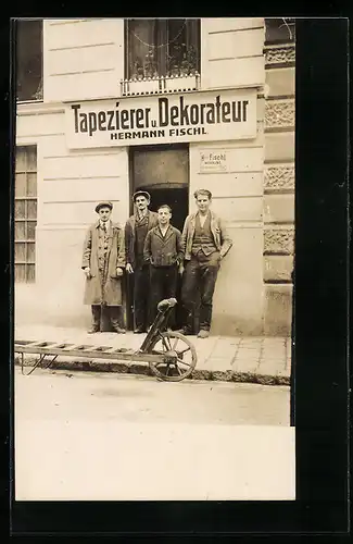 Foto-AK Wien, Tapezierer und Dekorateur Hermann Fischl, Lacknergasse 32